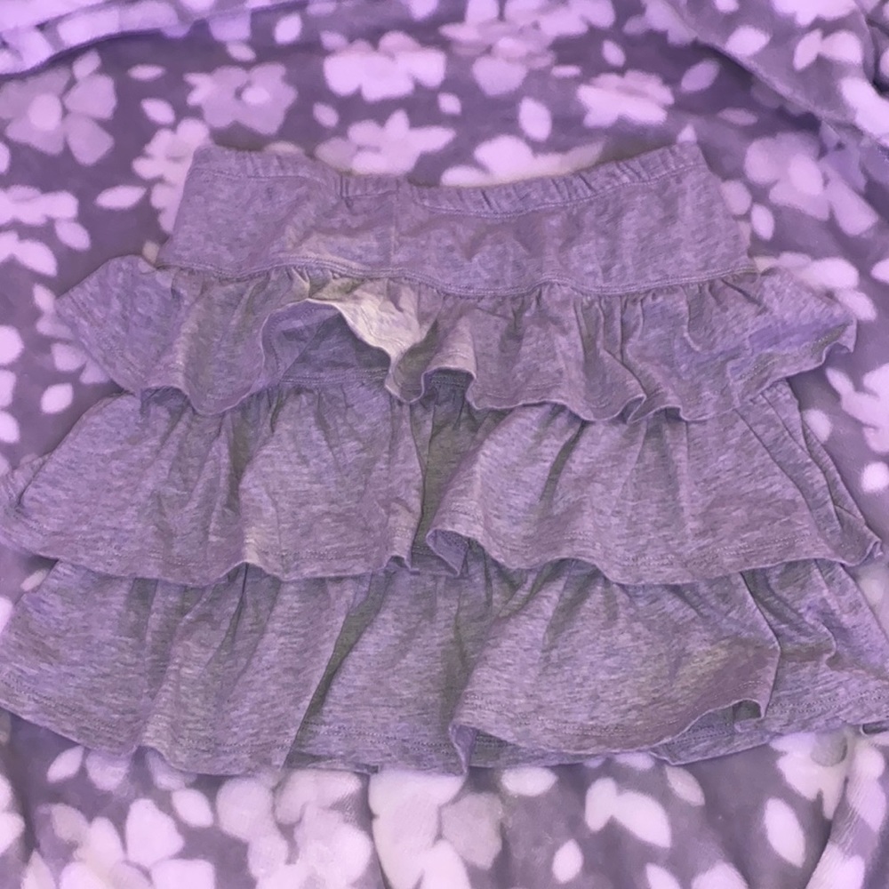 grey ruffled skirt